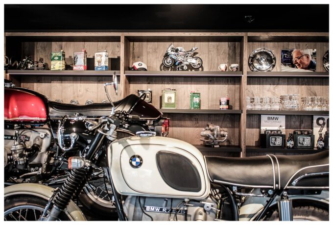 Transformatie van woning naar burelen Moto Repair + Bar Michel te Markegem.