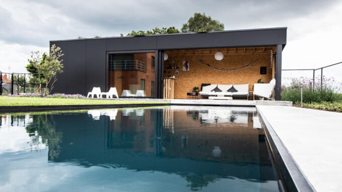 Modern pool house in Avelgem.